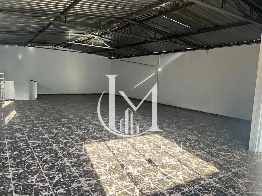 Foto de GALPÃO COMERCIAL COM MEZANINO PARA LOCAÇÃO – 480m² | Jardim Popular